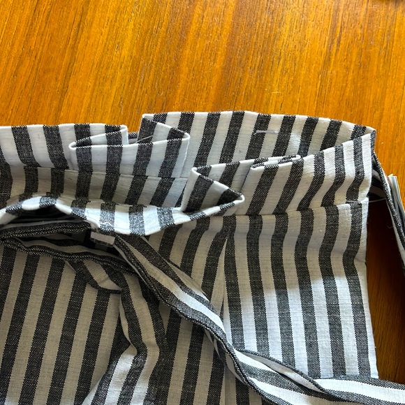 Papaya Grey and White Striped Paper Bag Shorts size M - Picture 4 of 5